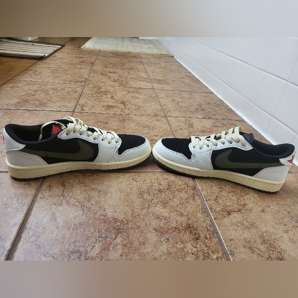 Nike, 9.5 mens - Picture 4 of 13